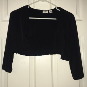 3/$30 Cropped coverup w trim detailing!
